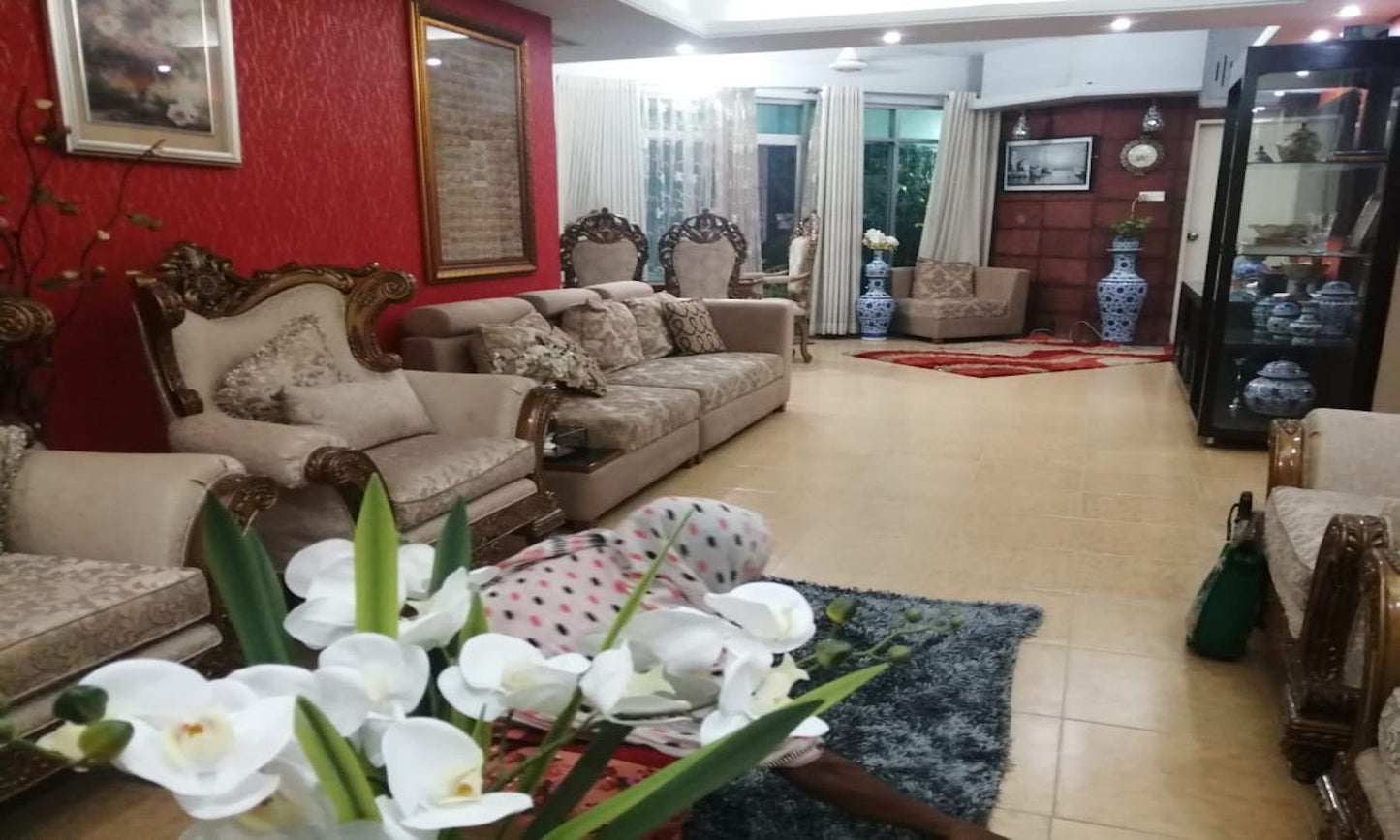 A Nicely Constructed Apartment Of 2019 Sq Ft In Bashundhara For Sale